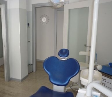 terapie conservative, terapie implantologiche, cure ortodontiche